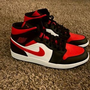 Jordan 1 mid